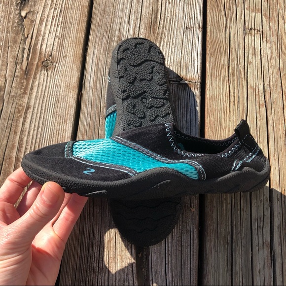 Water shoes!!! 🐸 💦 🌺 🌱 💧 - Picture 2 of 6